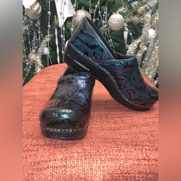 Dansko Woman Clog Iridescent Patent Leather - preowned Size 38 - Picture 1 of 9